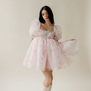 Selkie Kiss on the lips puff dress